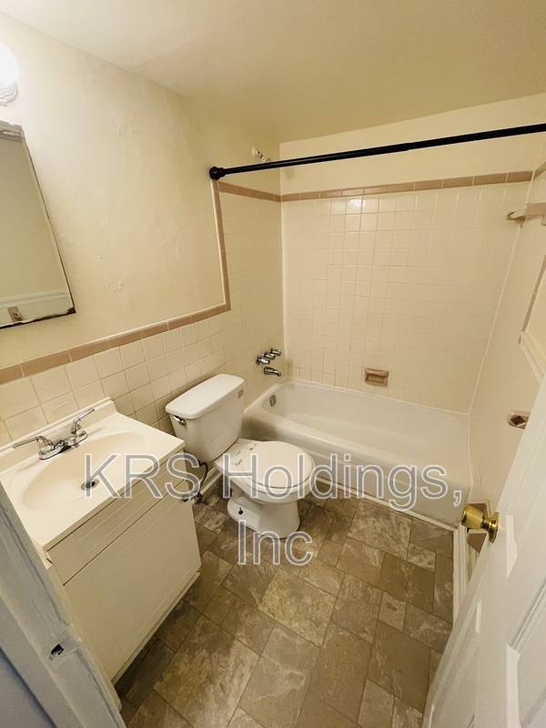 Apartment for rent at 946 W Oceanview #1, Norfolk, VA 23503
