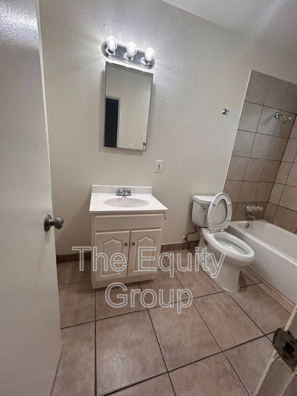 Apartment for rent at 331 E Elm St #6, Hanford, CA 93230