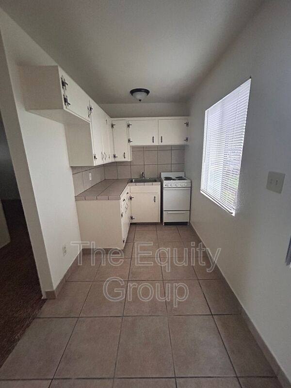 Apartment for rent at 331 E Elm St #6, Hanford, CA 93230