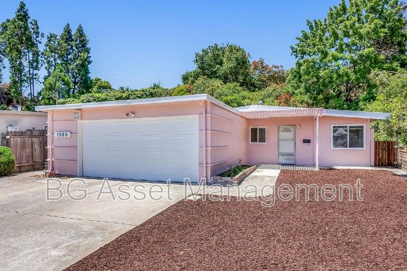 House for rent at 1588 Ridgecrest Rd, Pinole, CA 94564