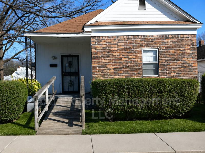 House for rent at 1326 Oak St, Memphis, TN 38106