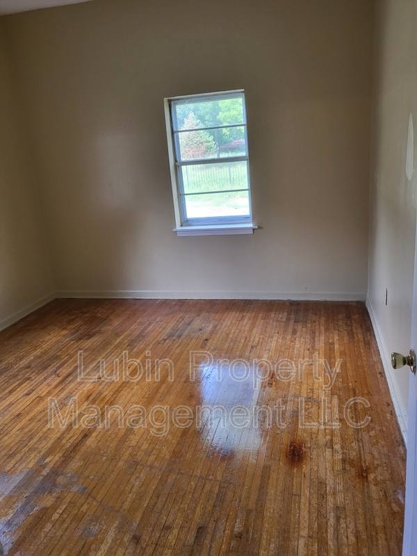 House for rent at 1326 Oak St, Memphis, TN 38106