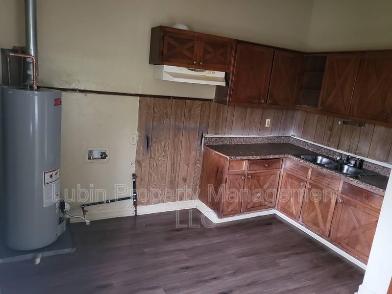 House for rent at 1326 Oak St, Memphis, TN 38106