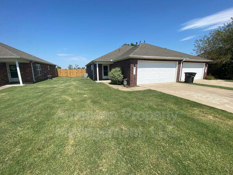Apartment for rent at 4716 NE Wisconsin St, Bartlesville, OK 74006