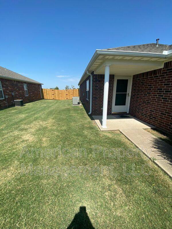 Apartment for rent at 4716 NE Wisconsin St, Bartlesville, OK 74006