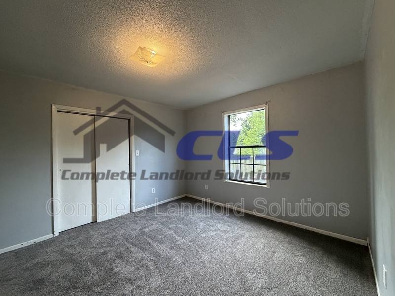 Apartment for rent at 626 E Curry Dr #B, Terre Haute, IN 47802
