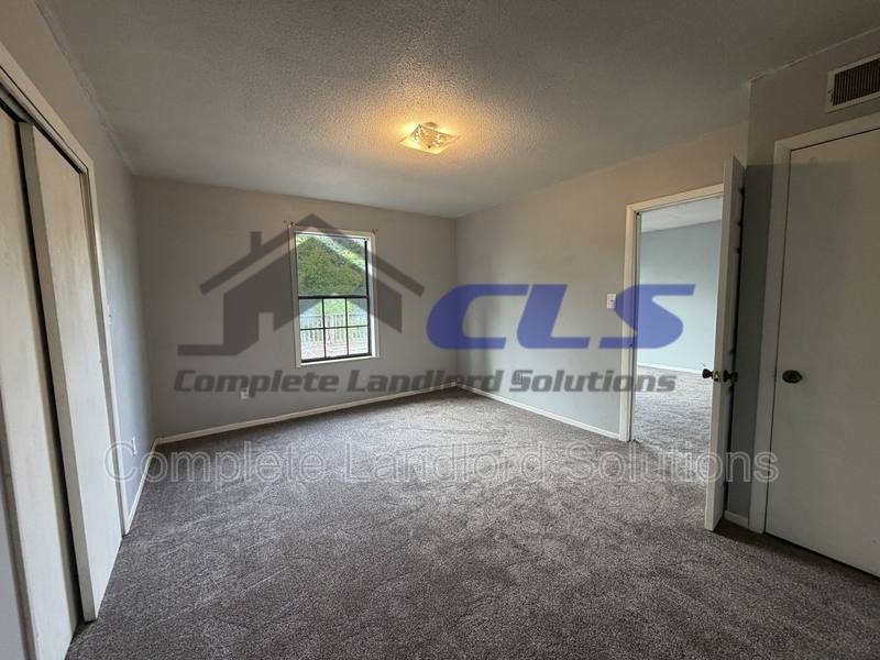 Apartment for rent at 626 E Curry Dr #B, Terre Haute, IN 47802