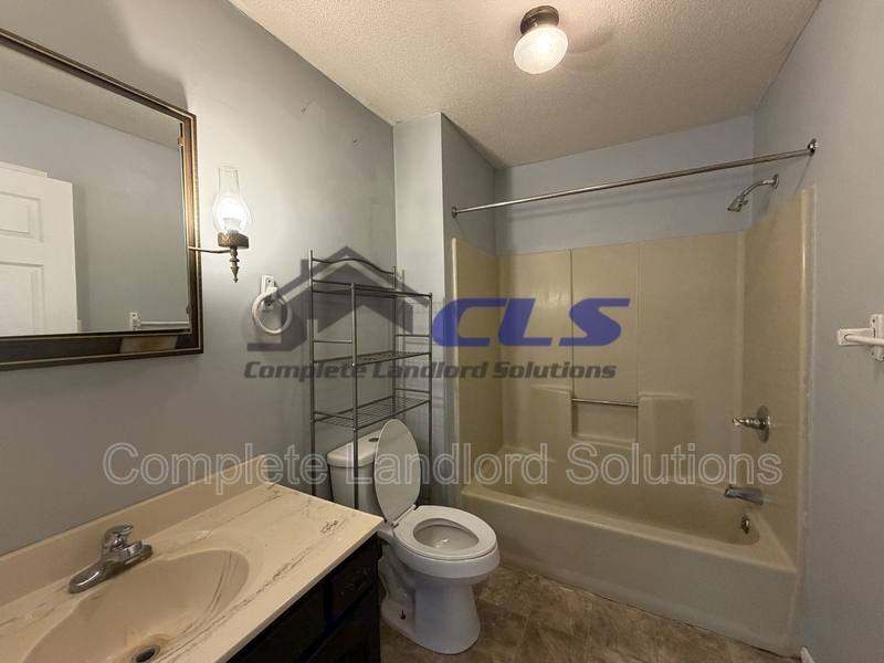 Apartment for rent at 626 E Curry Dr #B, Terre Haute, IN 47802