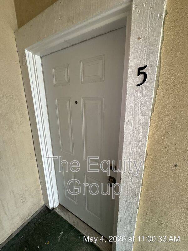 Apartment for rent at 560 S Richmond Ave #5, Hanford, CA 93230