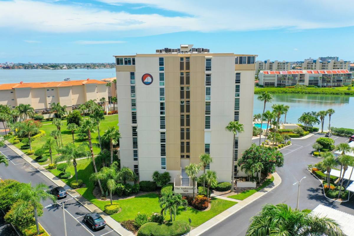 Condo for rent at 7400 Sun Island Dr, Saint Petersburg, FL 33707