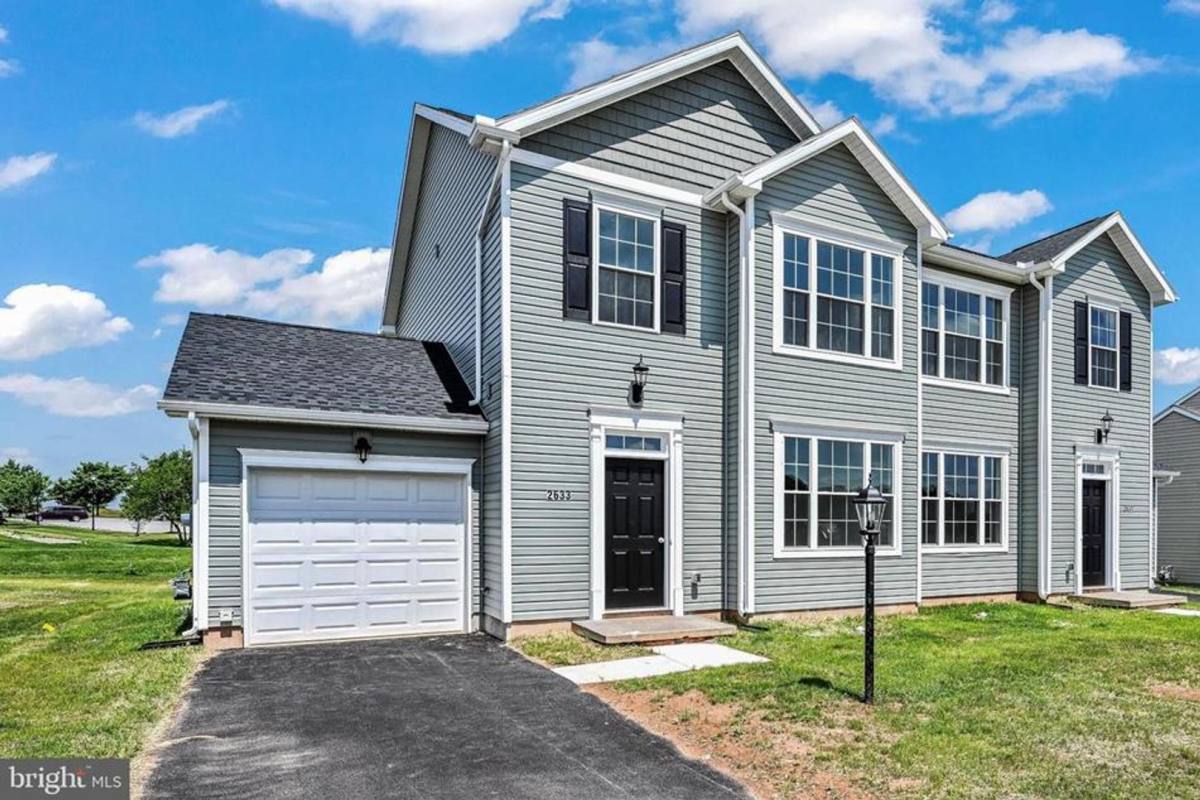 Townhouse for rent at 3747 Castle Dr, Dover, PA 17315