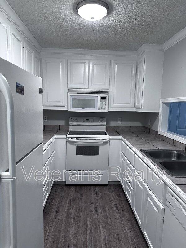 Apartment for rent at 200B Commerce St, Gulfport, MS 39507