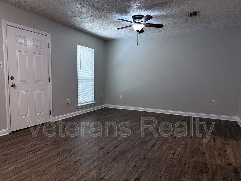 Apartment for rent at 200B Commerce St, Gulfport, MS 39507