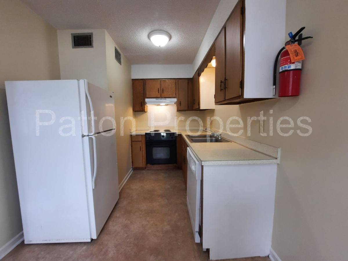 Apartment for rent at 1426 Platt Springs Rd, West Columbia, SC 29169