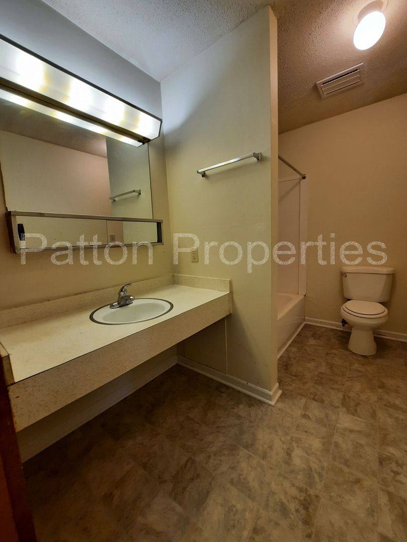 Apartment for rent at 1426 Platt Springs Rd, West Columbia, SC 29169