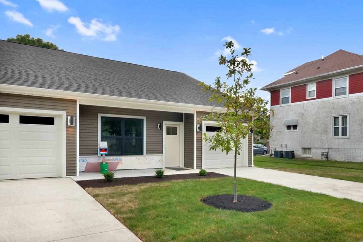 Townhouse for rent at 105 E Ensey #A, Tuscola, IL 61953