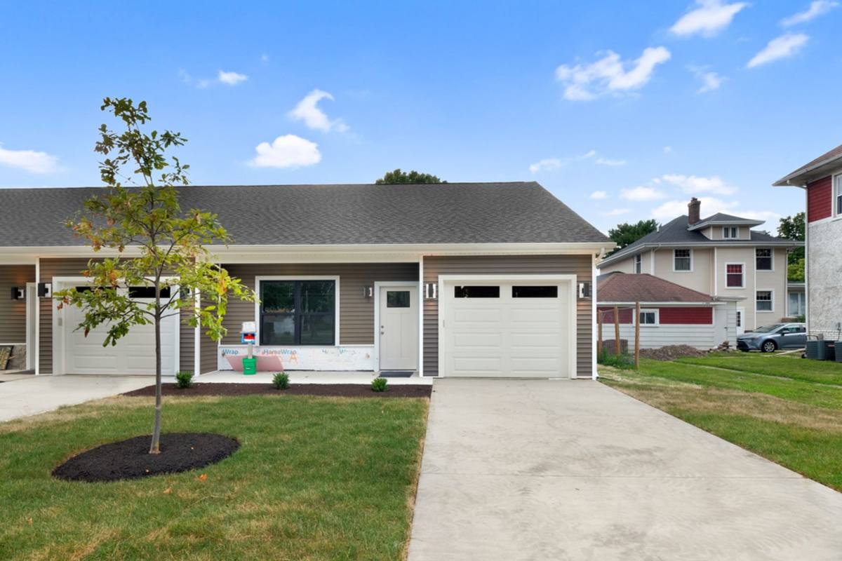 Townhouse for rent at 105 E Ensey #A, Tuscola, IL 61953