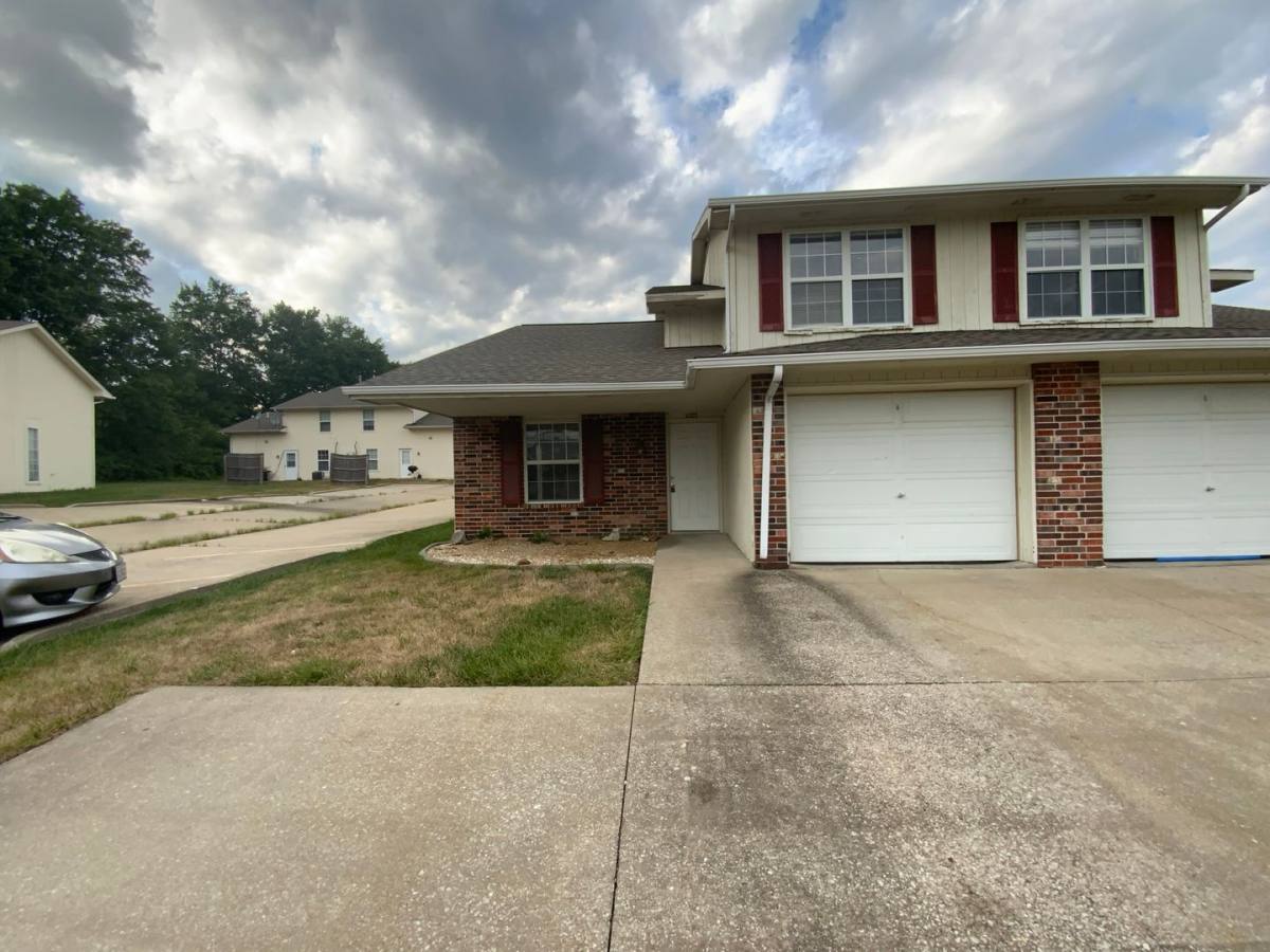 Townhouse for rent at 1605 Steamboat Lane, Columbia, MO 65205