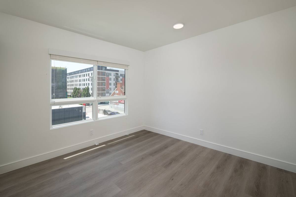 Townhouse for rent at 757 S Kingsley Dr, Los Angeles, CA 90005