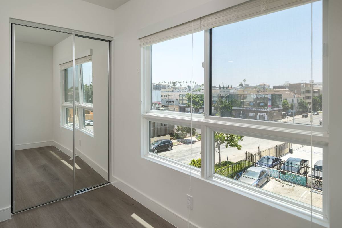 Townhouse for rent at 757 S Kingsley Dr, Los Angeles, CA 90005