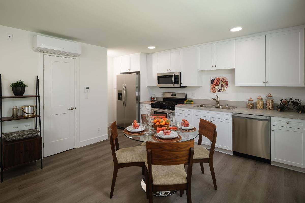 Townhouse for rent at 757 S Kingsley Dr, Los Angeles, CA 90005