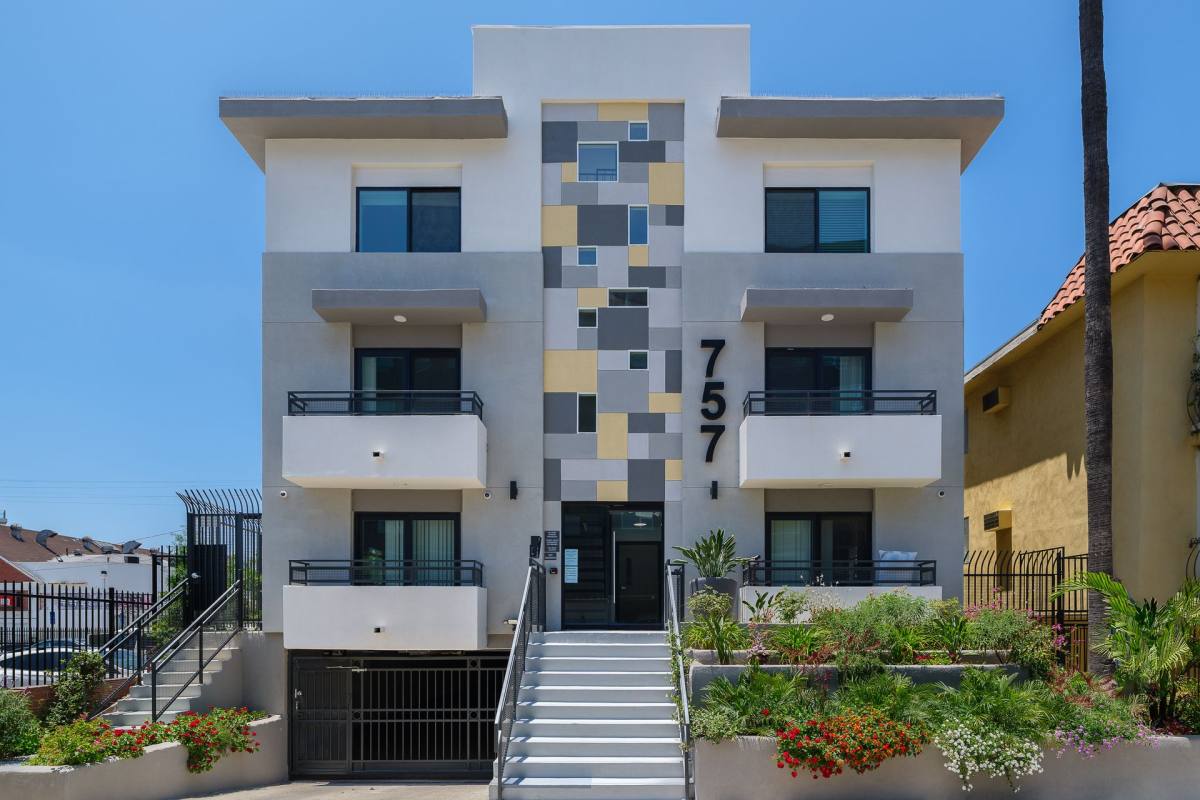 Townhouse for rent at 757 S Kingsley Dr, Los Angeles, CA 90005
