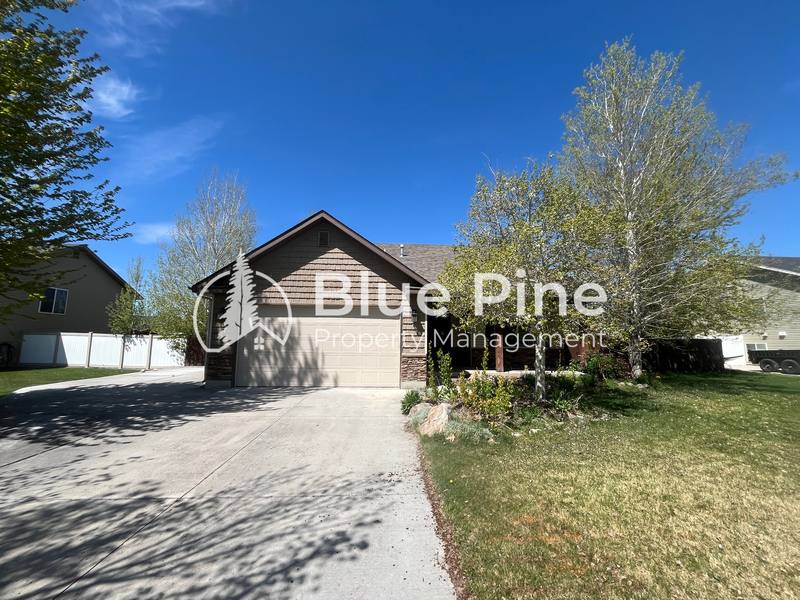 House for rent at 1941 Oakbrook Rd, Idaho Falls, ID 83401
