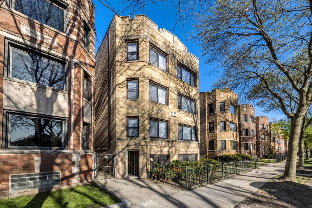 Apartment for rent at 7719-7721 S Yates Blvd, Chicago, IL 60649