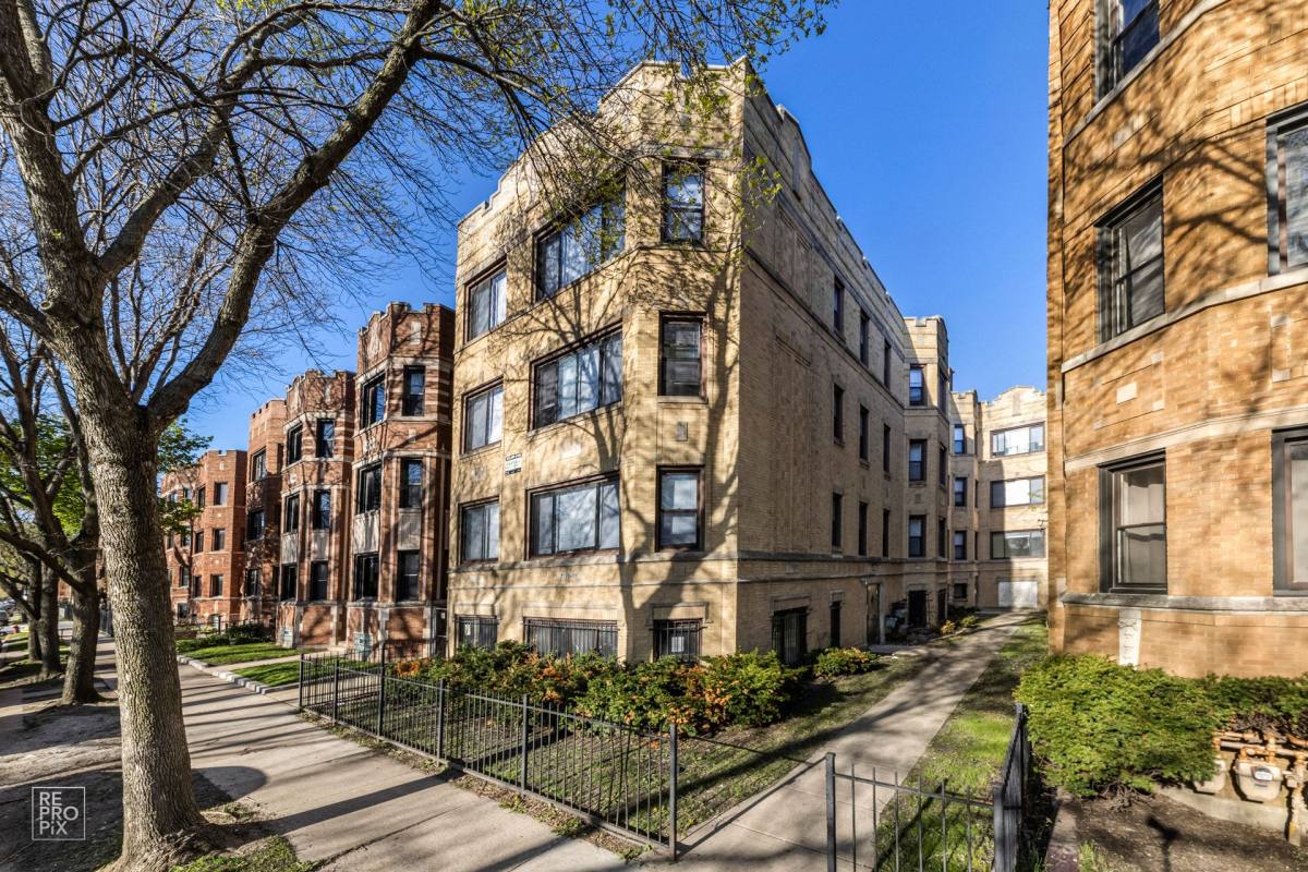 Apartment for rent at 7719-7721 S Yates Blvd, Chicago, IL 60649