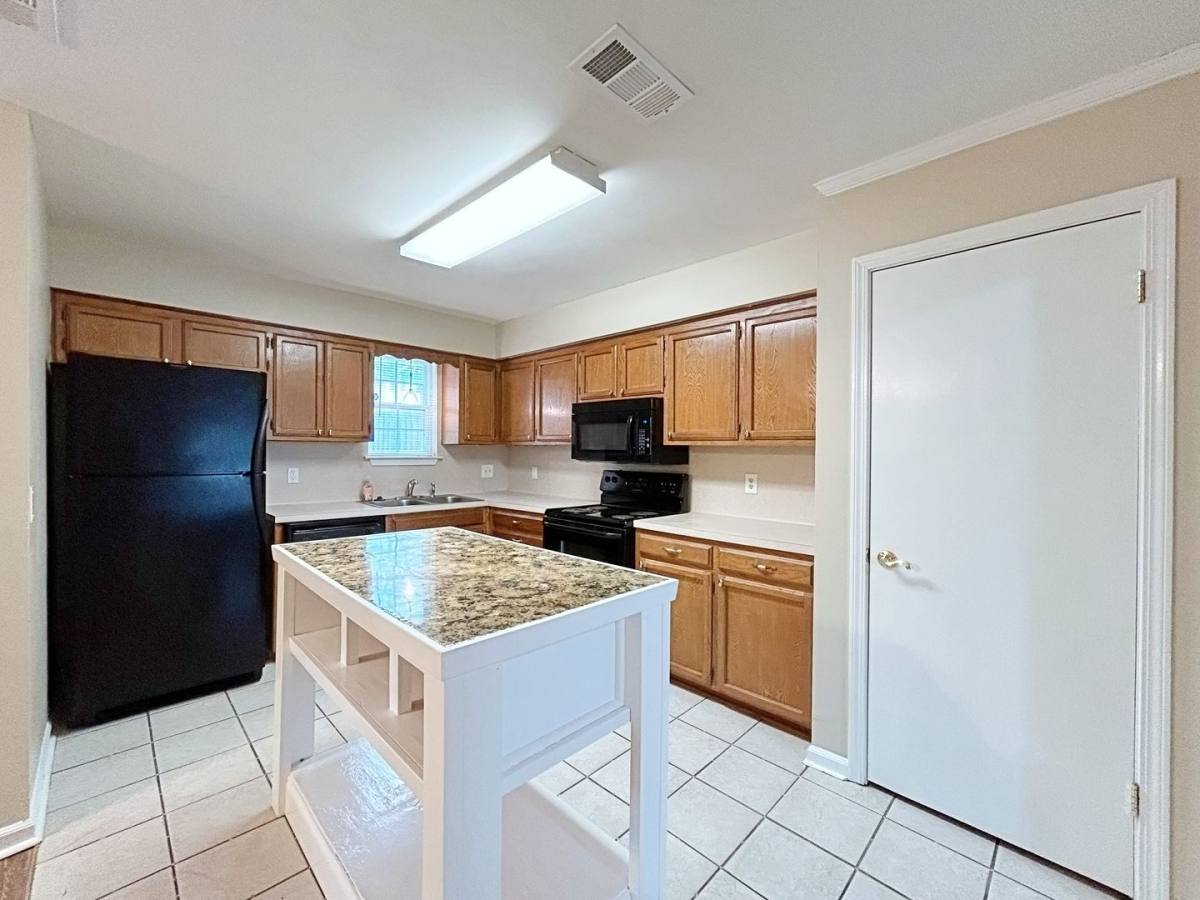Townhouse for rent at 3411 San Felipe Dr, Baton Rouge, LA 70809