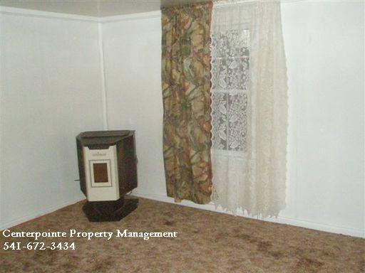 House for rent at 785 Parkhill Lane, Sutherlin, OR 97479