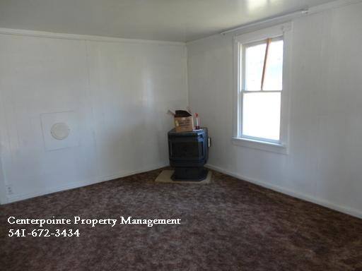 House for rent at 785 Parkhill Lane, Sutherlin, OR 97479
