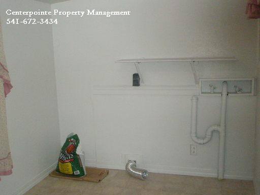 House for rent at 785 Parkhill Lane, Sutherlin, OR 97479