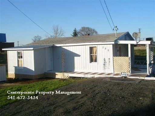 House for rent at 785 Parkhill Lane, Sutherlin, OR 97479