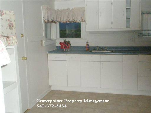 House for rent at 785 Parkhill Lane, Sutherlin, OR 97479