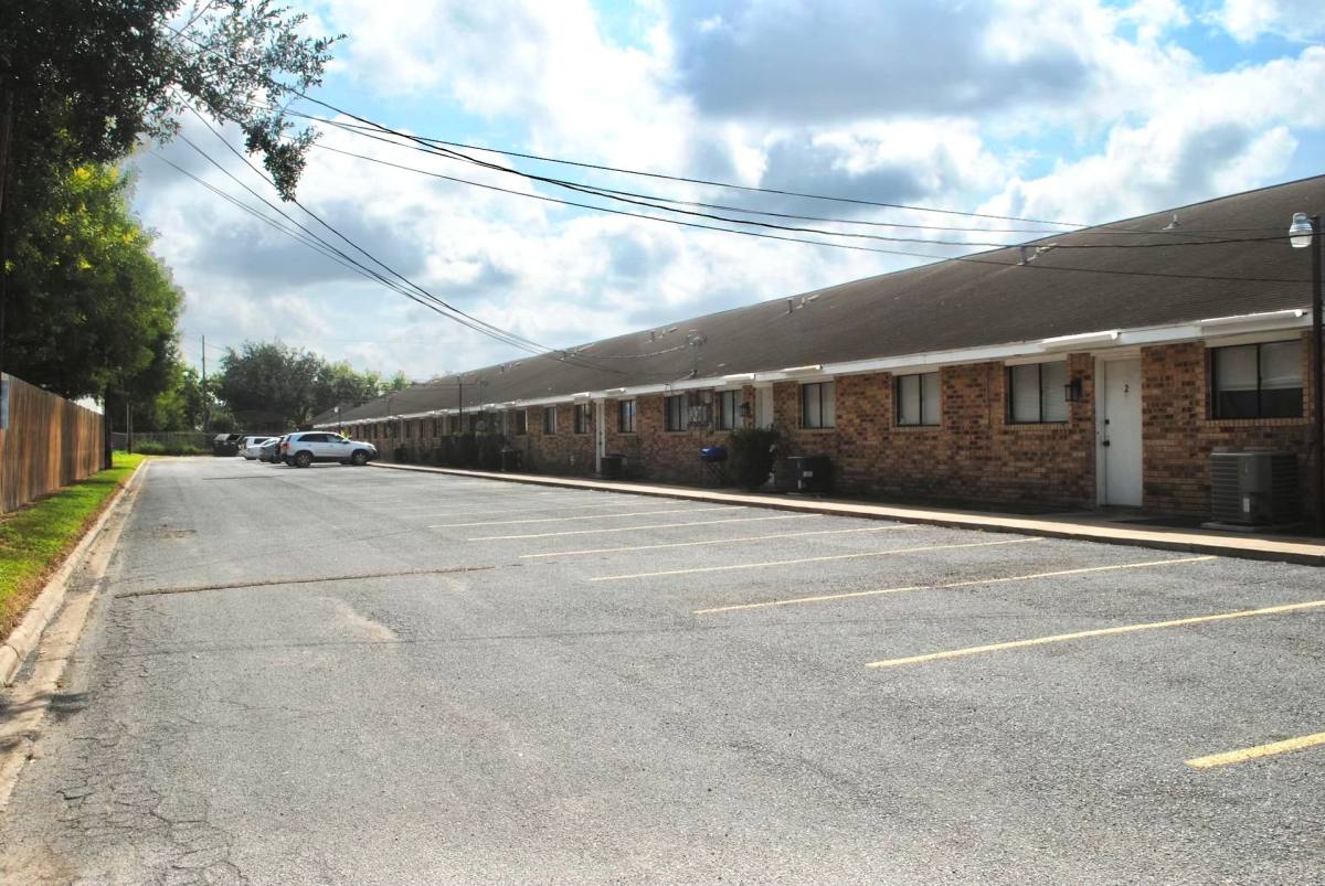 Apartment for rent at 517 S Westgate Dr, Weslaco, TX 78596