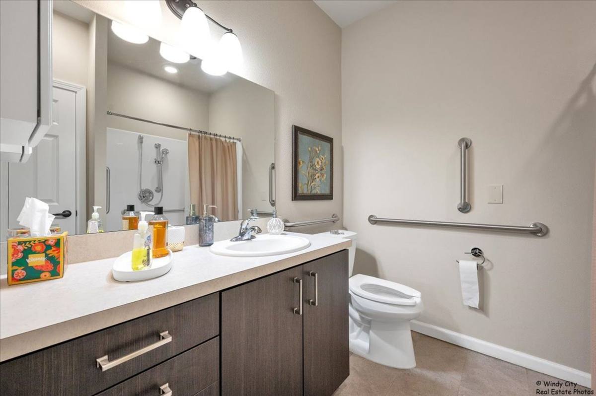 Apartment for rent at 519 W Rand Rd, Arlington Heights, IL 60004