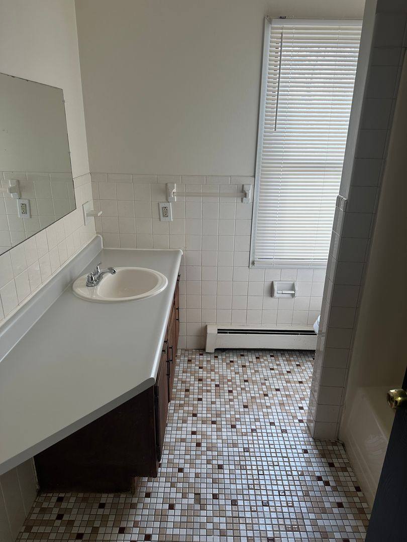 Apartment for rent at 2523 E Midlothian Blvd, Struthers, OH 44471