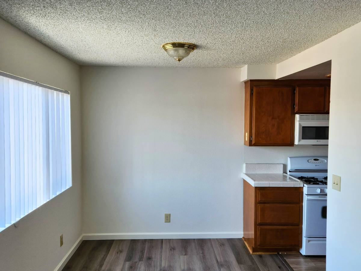 Apartment for rent at 827 Grand Ave, Long Beach, CA 90804