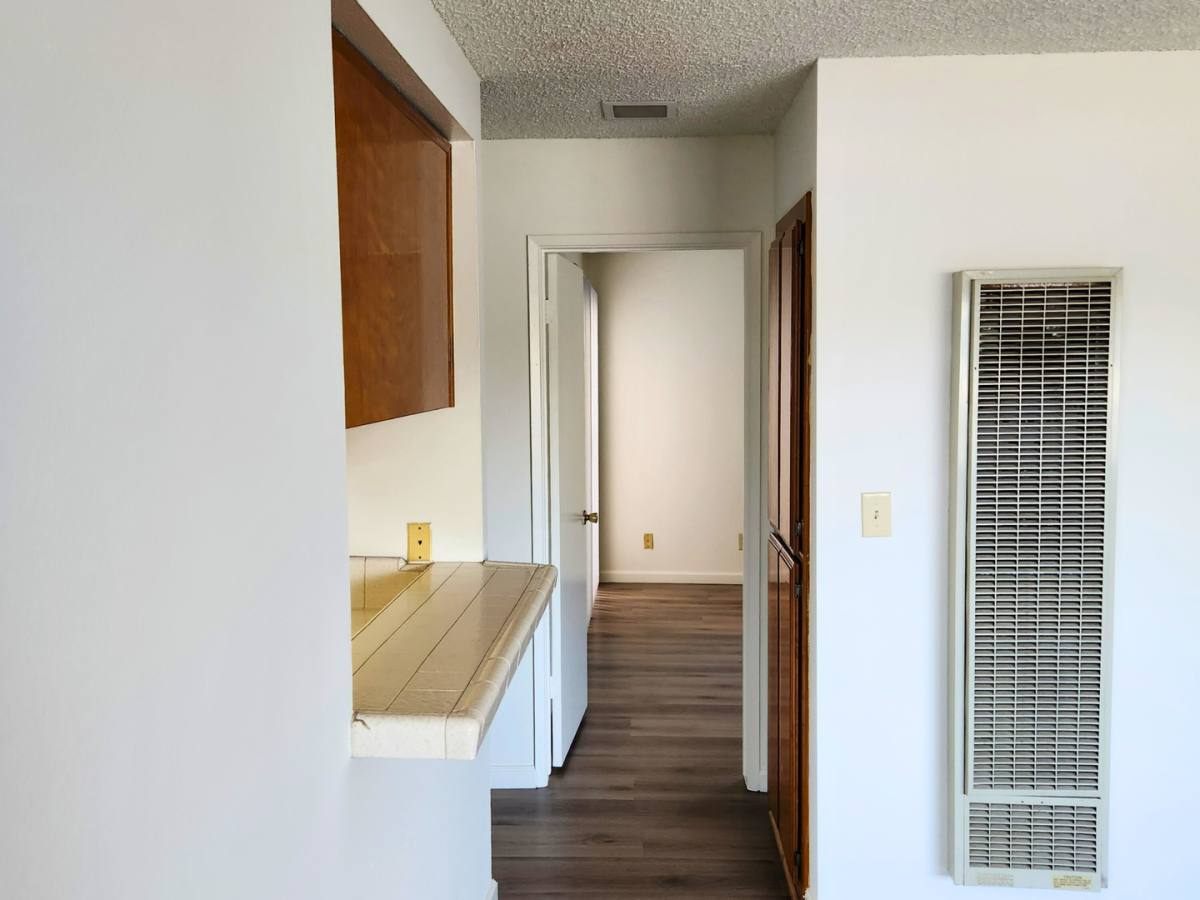 Apartment for rent at 827 Grand Ave, Long Beach, CA 90804