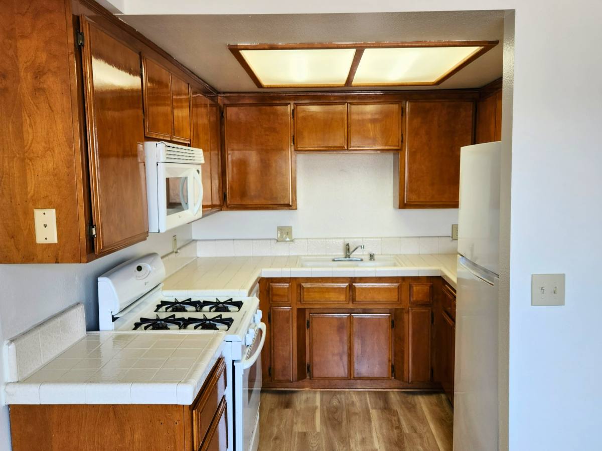 Apartment for rent at 827 Grand Ave, Long Beach, CA 90804