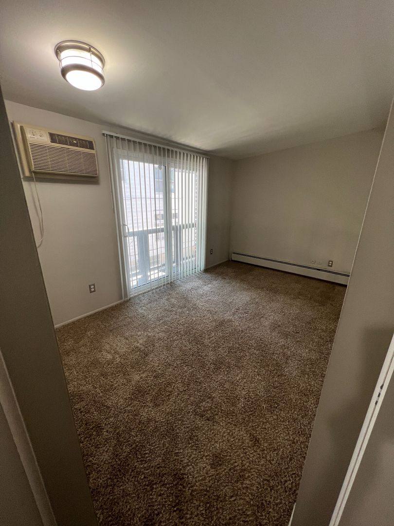 Apartment for rent at 325 E Sixth St, Royal Oak, MI 48067