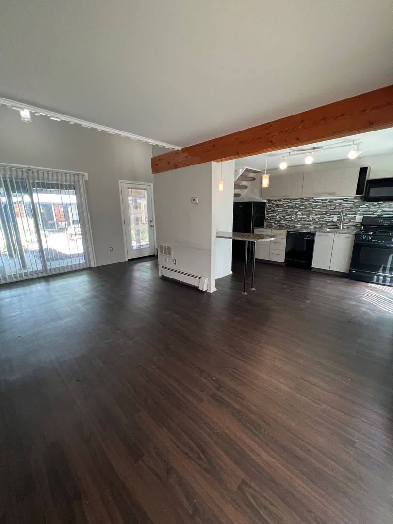 Apartment for rent at 325 E Sixth St, Royal Oak, MI 48067