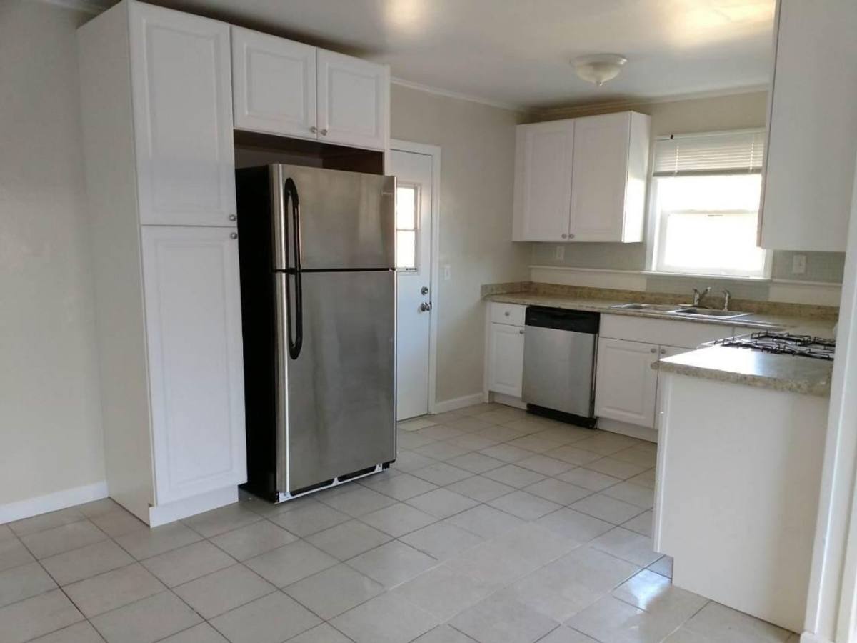 Apartment for rent at 849-851 W Cambridge Ave, Fresno, CA 93705