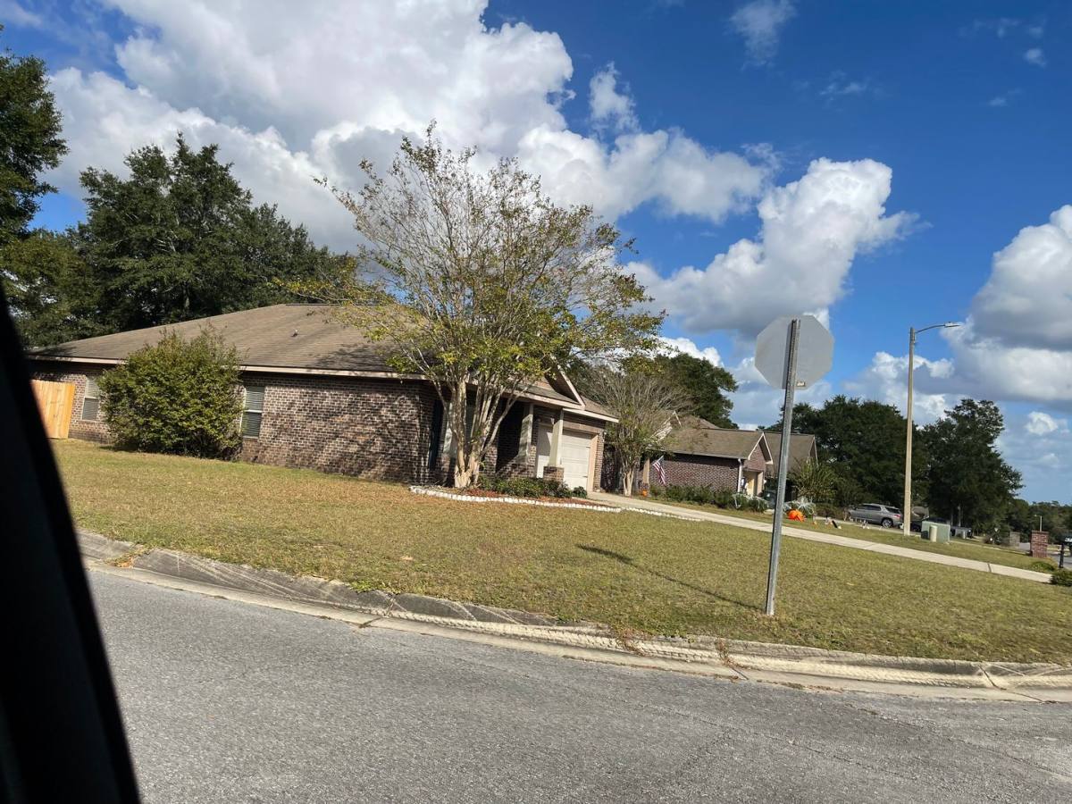 House for rent at 6716 Barnwood Dr, Milton, FL 32570