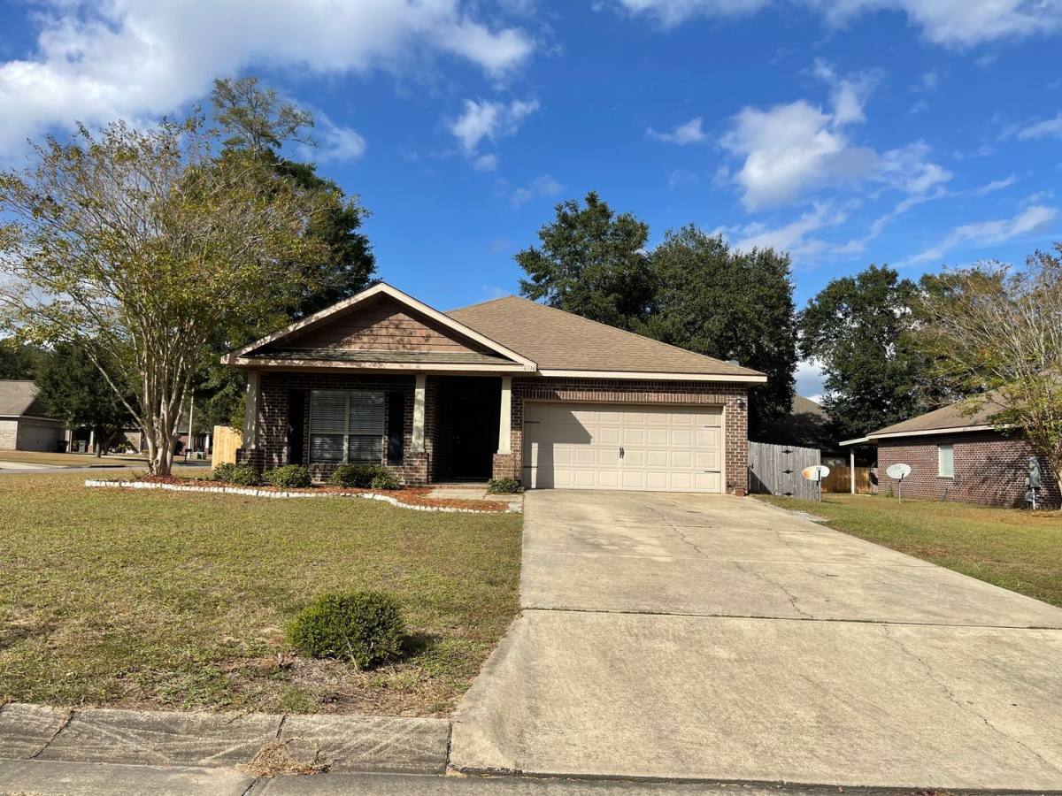 House for rent at 6716 Barnwood Dr, Milton, FL 32570