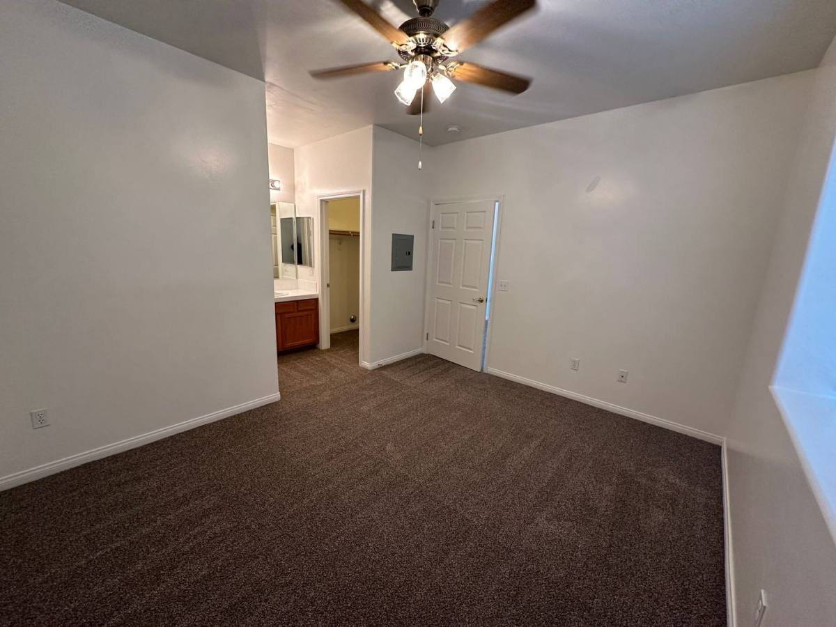 Apartment for rent at 718 Orchid Dr, Bakersfield, CA 93308