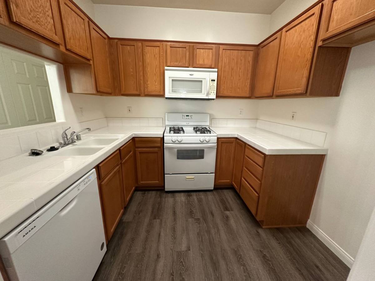 Apartment for rent at 718 Orchid Dr, Bakersfield, CA 93308