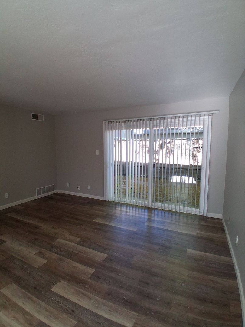 Apartment for rent at 3319 E Fairmont Ave, Fresno, CA 93726