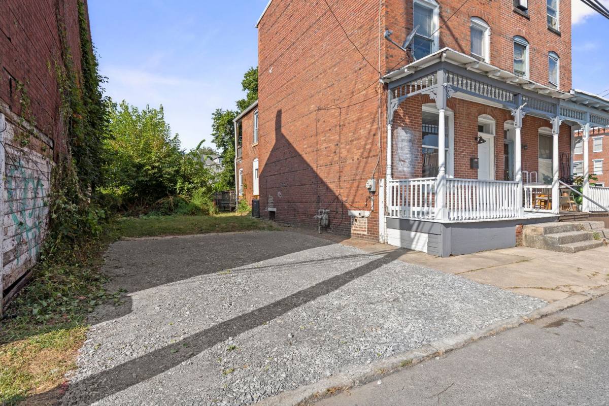 House for rent at 1330 Susquehanna St, Harrisburg, PA 17102